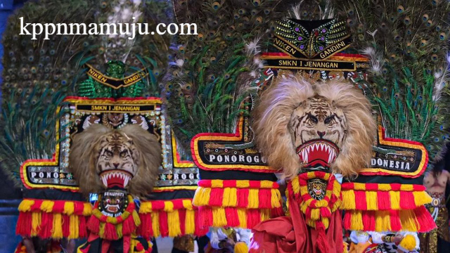 Festival Topeng Raksasa yang Megah